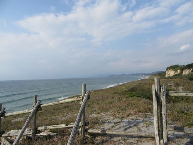 新蒸溜所の裏手はすぐ海で、夕日の美しい砂丘として知られる