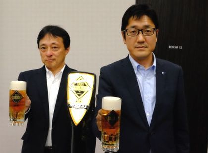 東京隅田川ブルーイング 安保昌俊代表取締役社長(左)、藤本健取締役(右)