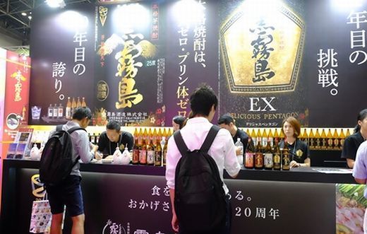 霧島酒造は9月4日発売「黒霧島EX」を大々的に展示
