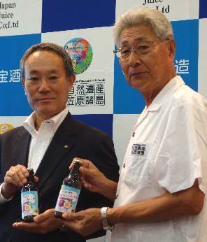 左＝宝酒造 石川支社長、右＝小笠原村 森下村長