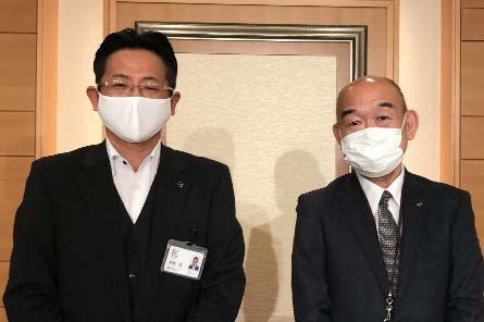 国分 マーケティング開発部開発二課・網島隆氏(左)と、取締役常務執行役員・杉野直起氏(右)