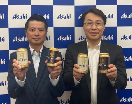 アサヒビール 倉田剛士新商品開発部長と、松山一雄専務取締役マーケティング本部長