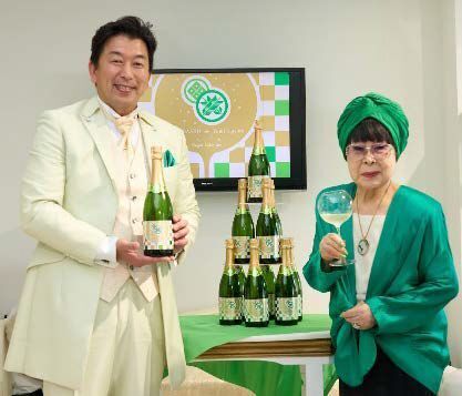 左から永井酒造の永井社長、ユミカツラインターナショナルの桂社長