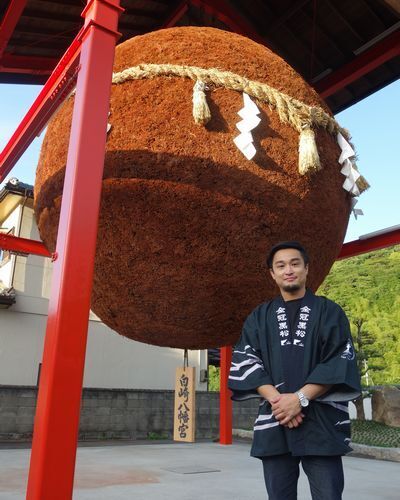 日本最大の杉玉「玲瓏」