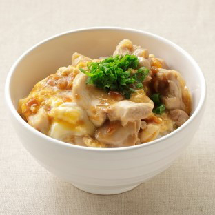 アレンジレシピ「鶏肉とたまねぎのたれ親子丼」