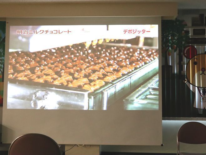 「明治ミルクチョコレート」製造の様子