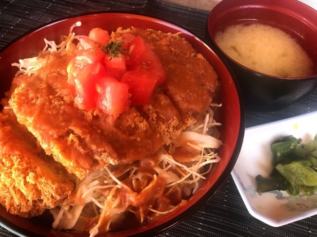 八ヶ岳PA(上り)「甲州味噌とまとカツ丼」