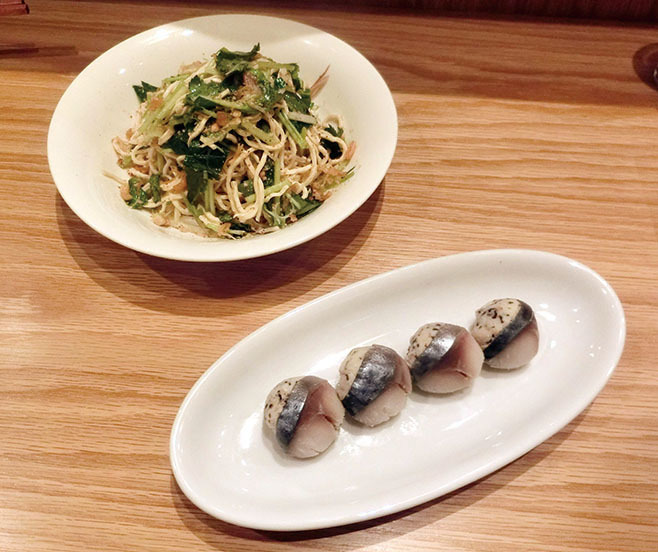 豆富食堂「おから手毬寿司」「干し豆腐と香味野菜のサラダ」